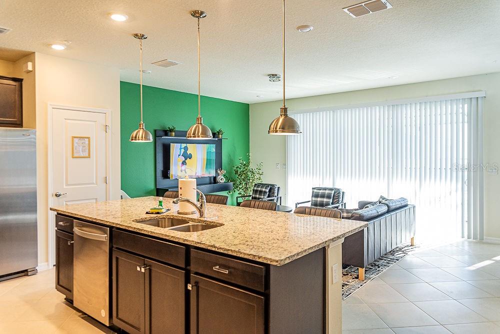 Image 8 of 48 For 1252 Blue Island Drive