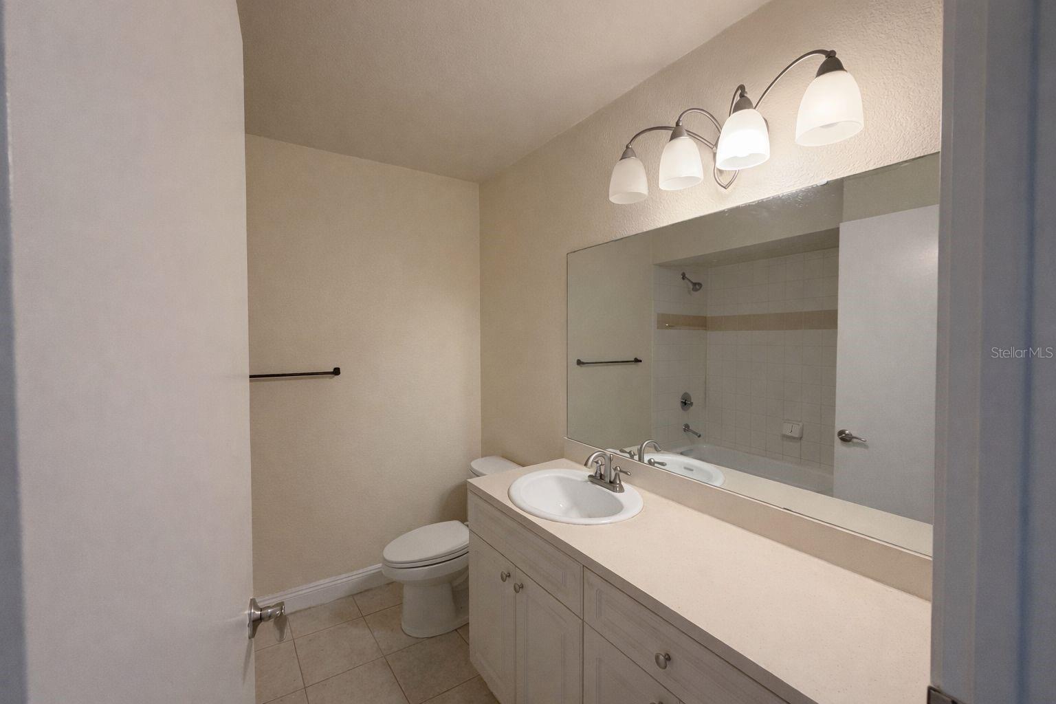 Image 5 of 6 For 1908 Lake Atriums Circle 15