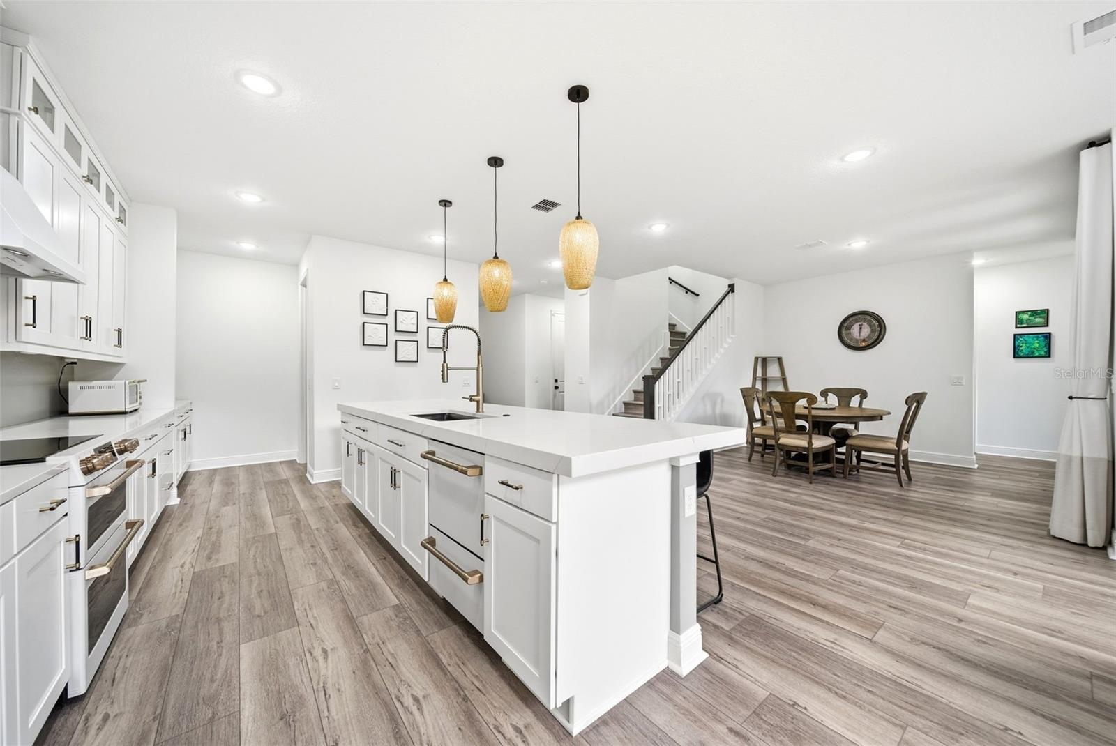 Image 8 of 42 For 9211 Waverly Walk Drive