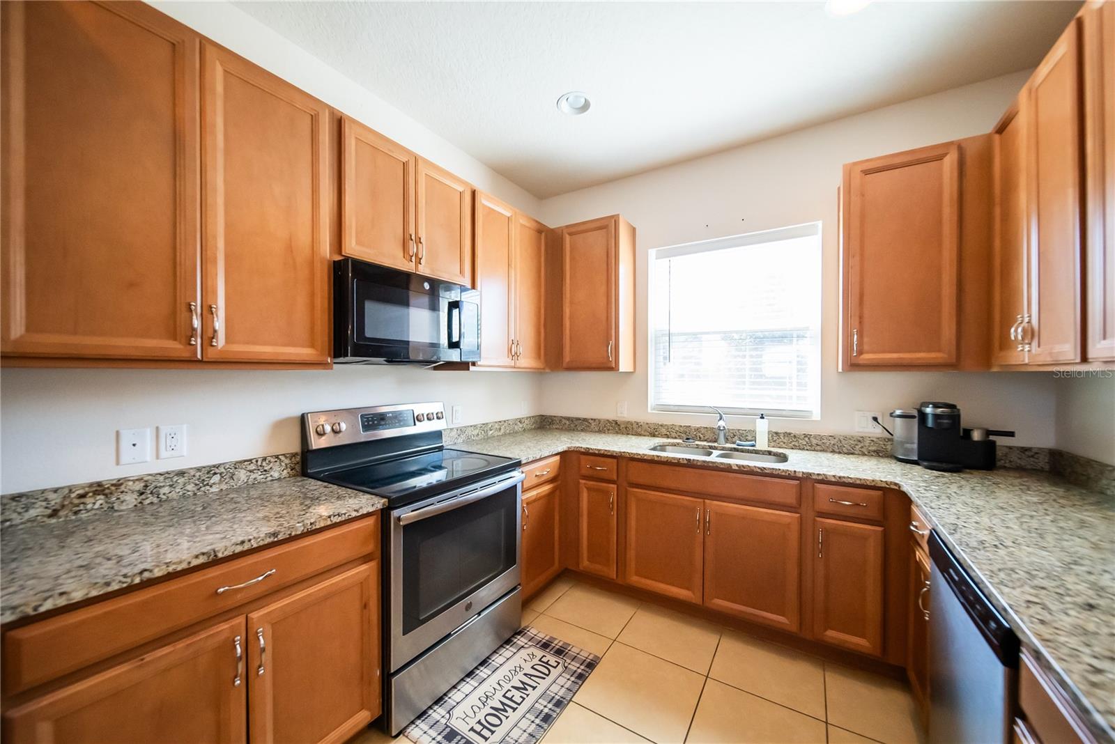 Image 10 of 40 For 980 Lakefront Village Drive