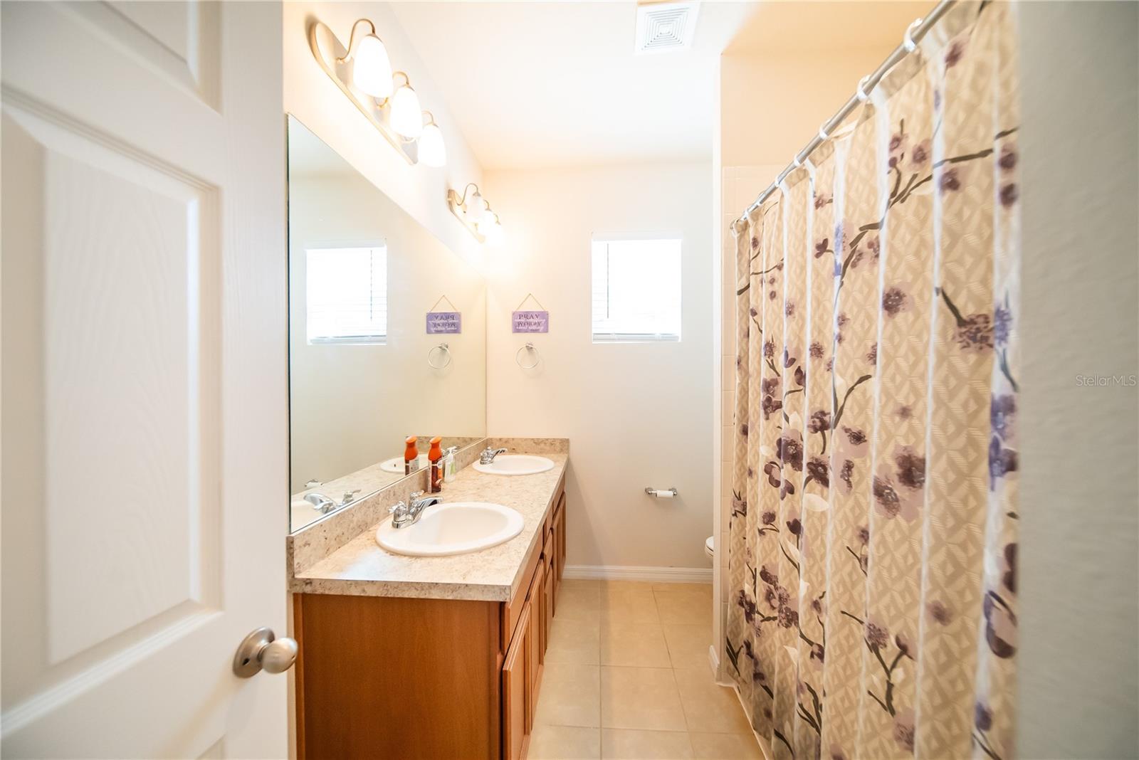 Image 33 of 40 For 980 Lakefront Village Drive