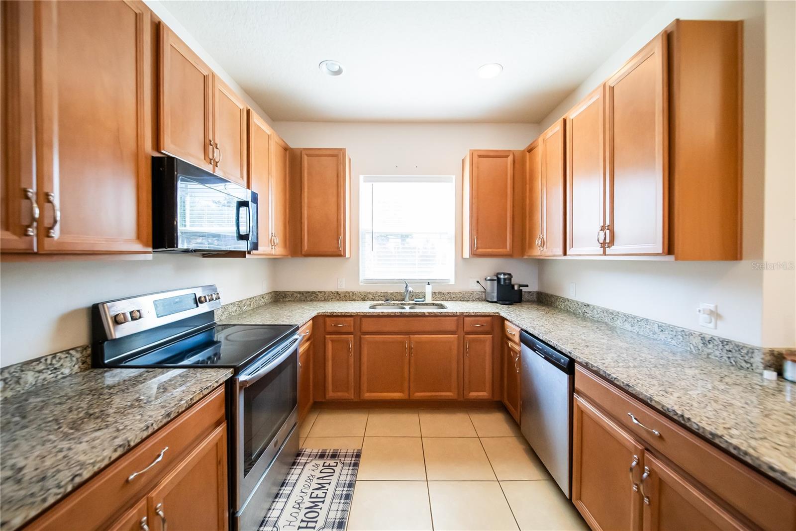 Image 9 of 40 For 980 Lakefront Village Drive