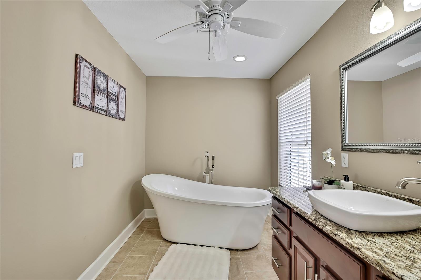 Image 24 of 60 For 11948 Blue Bayou Court 11948