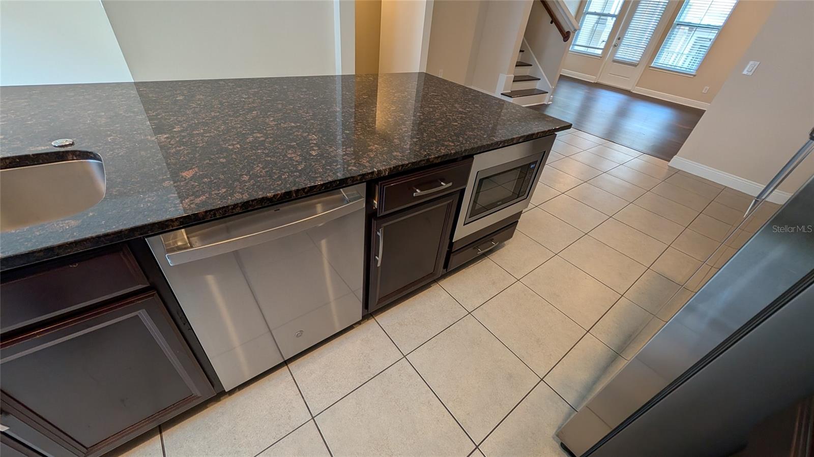 Image 11 of 51 For 584 Scotia Place