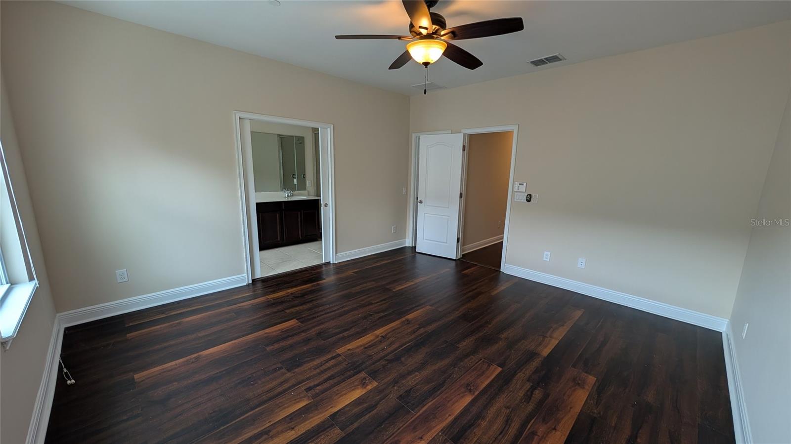 Image 32 of 51 For 584 Scotia Place