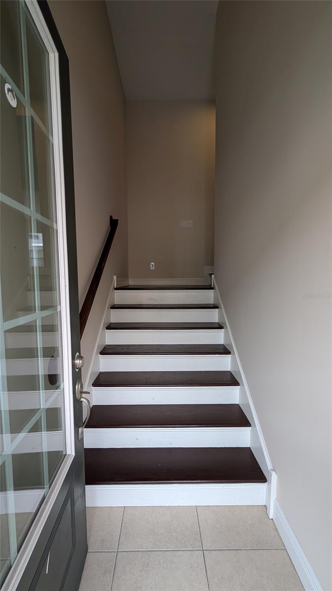 Image 4 of 51 For 584 Scotia Place