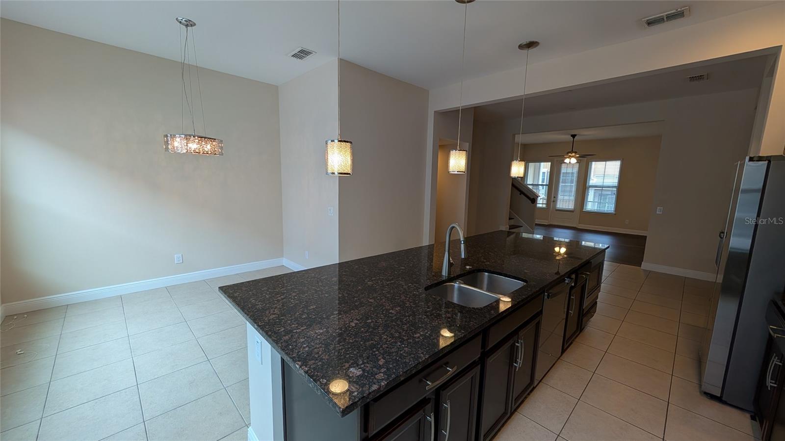 Image 9 of 51 For 584 Scotia Place