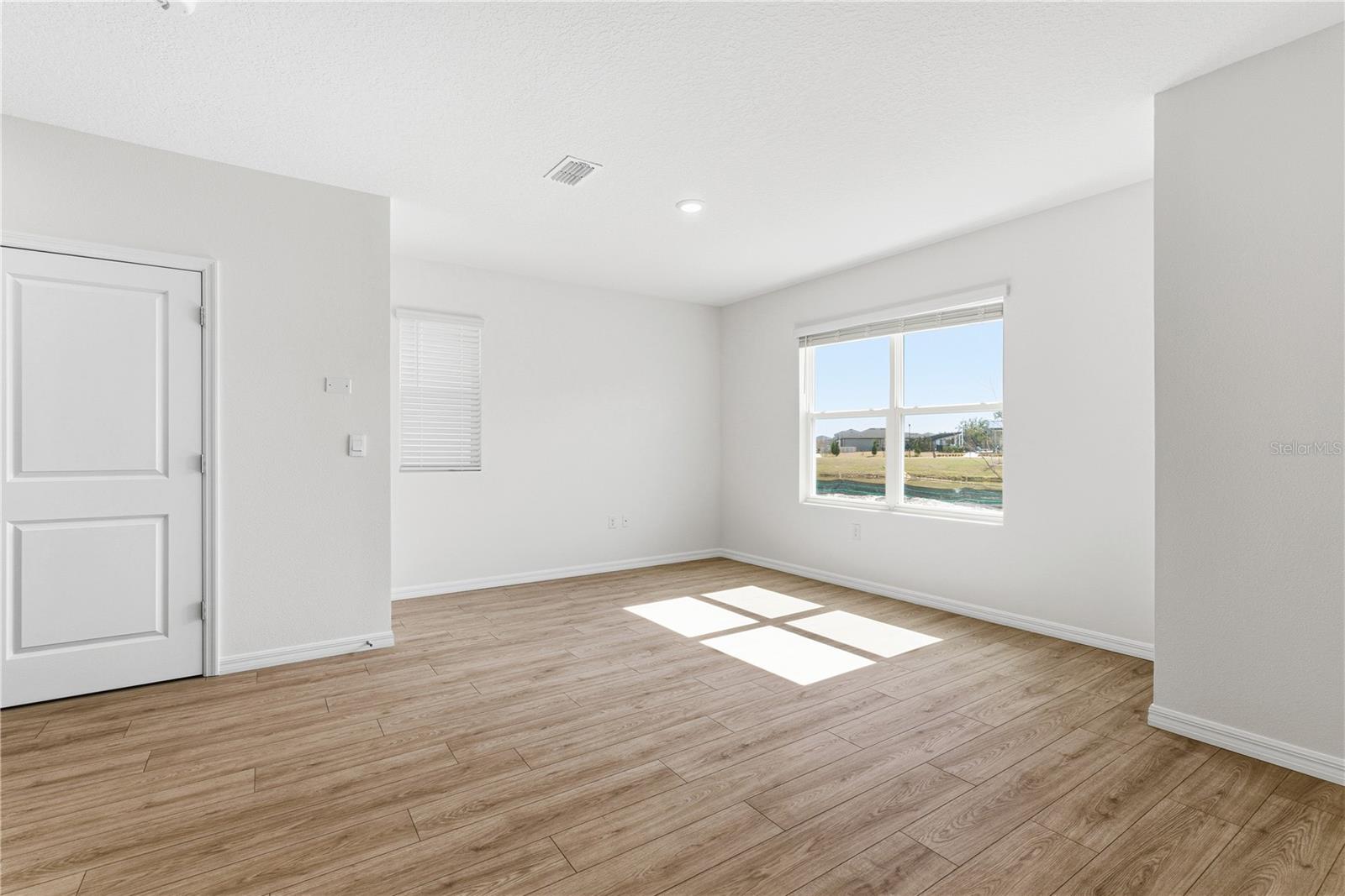 Image 4 of 31 For 564 Preston Cove Drive