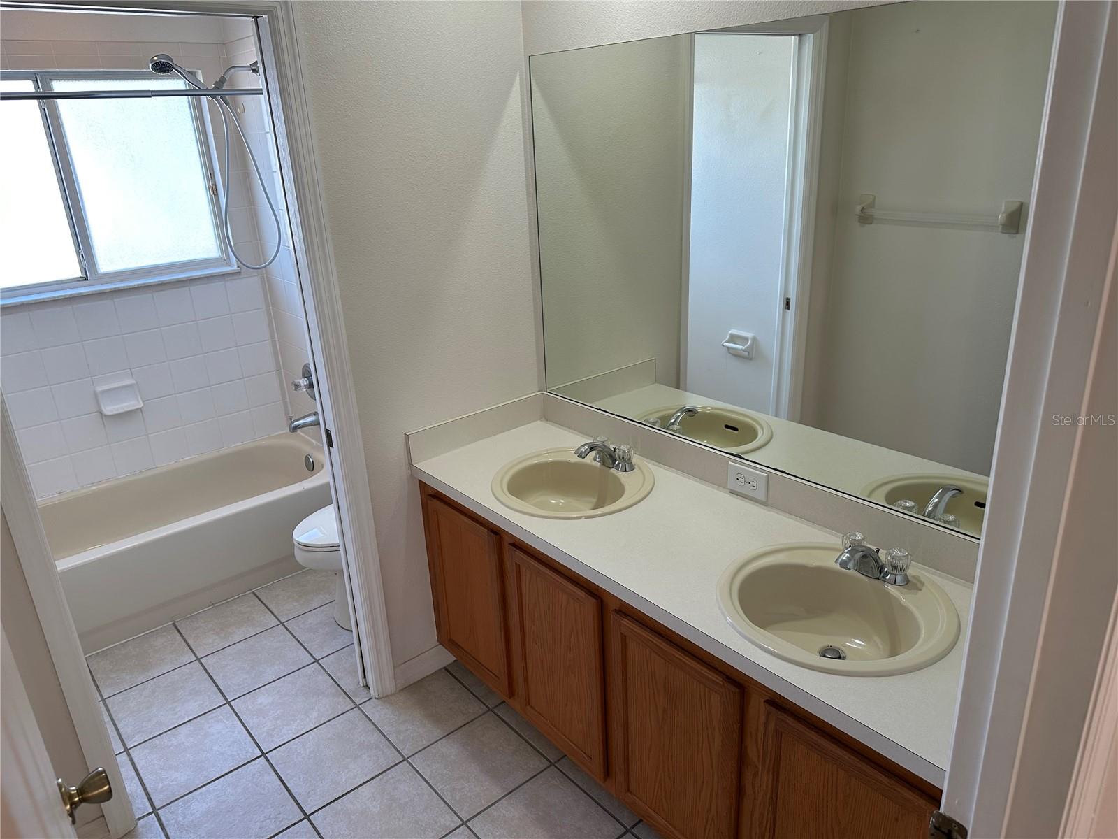 Image 8 of 15 For 1842 Island Walk Drive