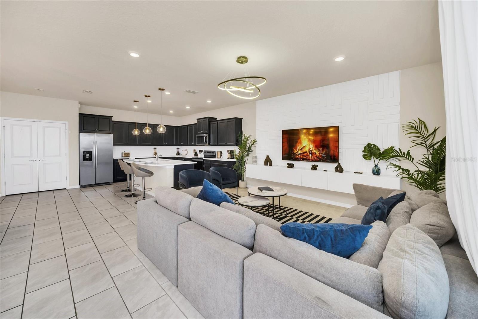 Image 19 of 98 For 2120 Lelani Circle