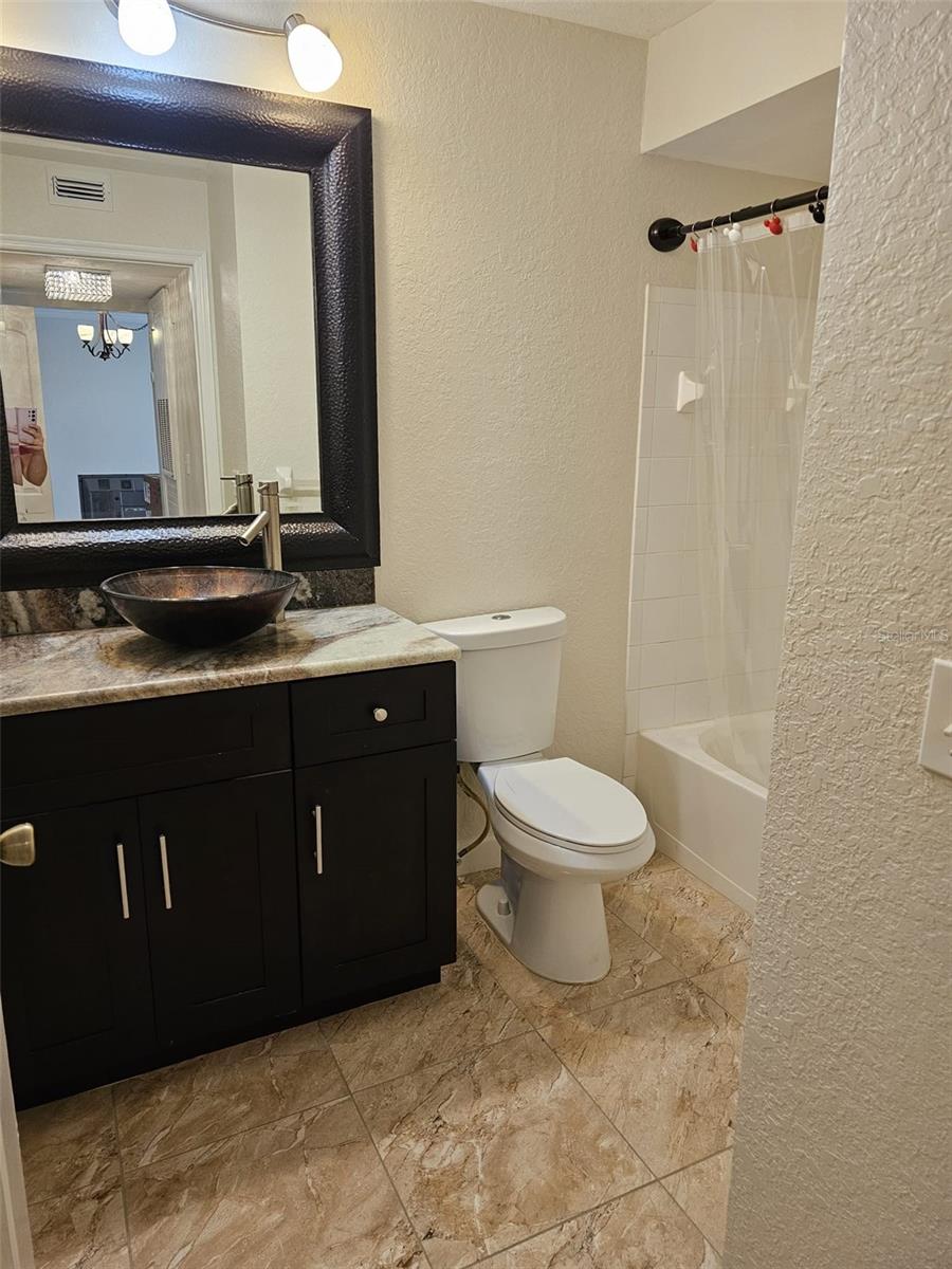 Image 11 of 20 For 13815 Fairway Island Drive 1315