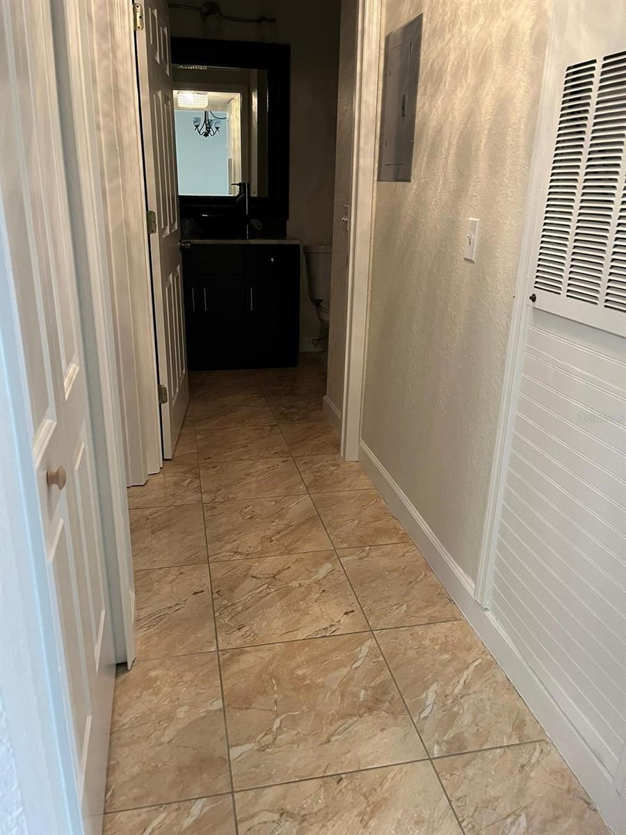 Image 16 of 20 For 13815 Fairway Island Drive 1315