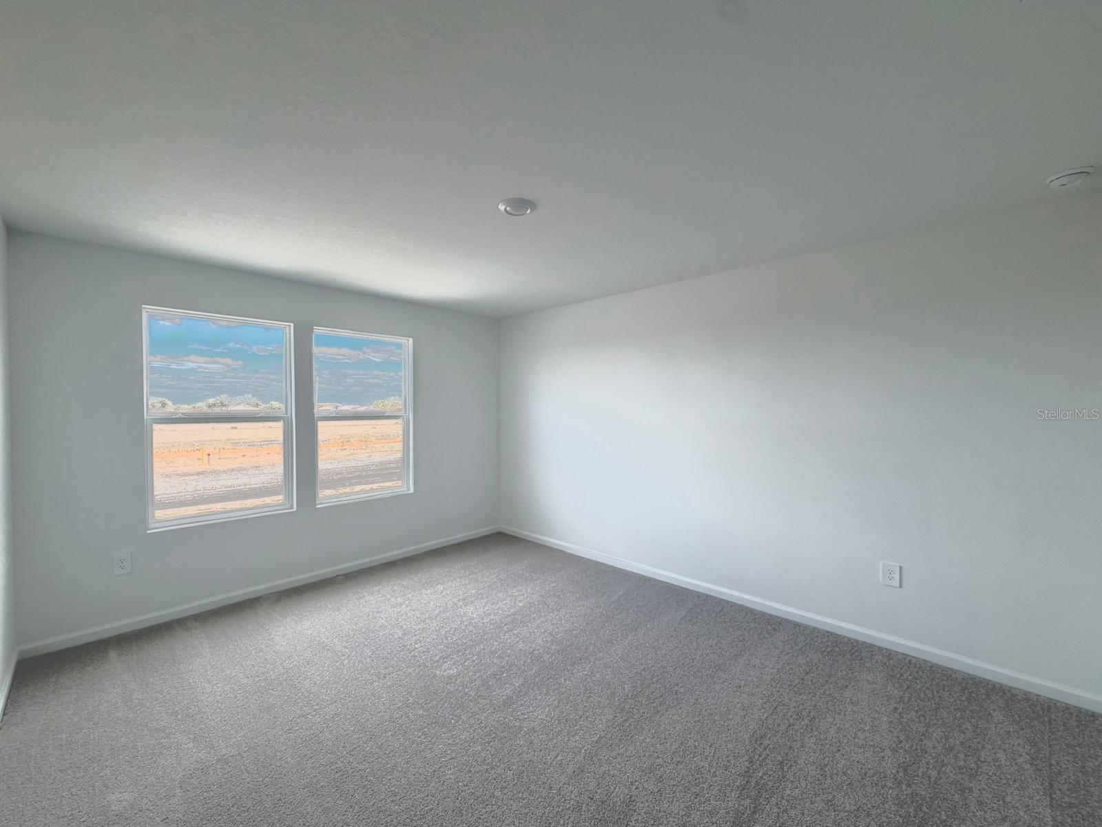 Listing photo id 9 for 2142 Chris Drive