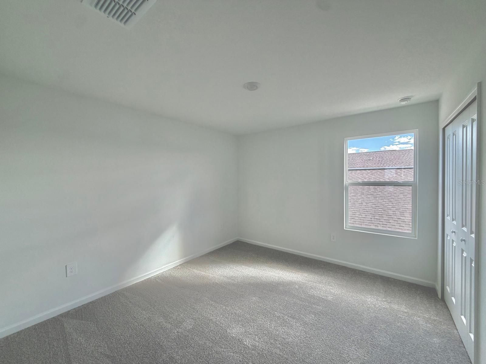 Listing photo id 10 for 2142 Chris Drive