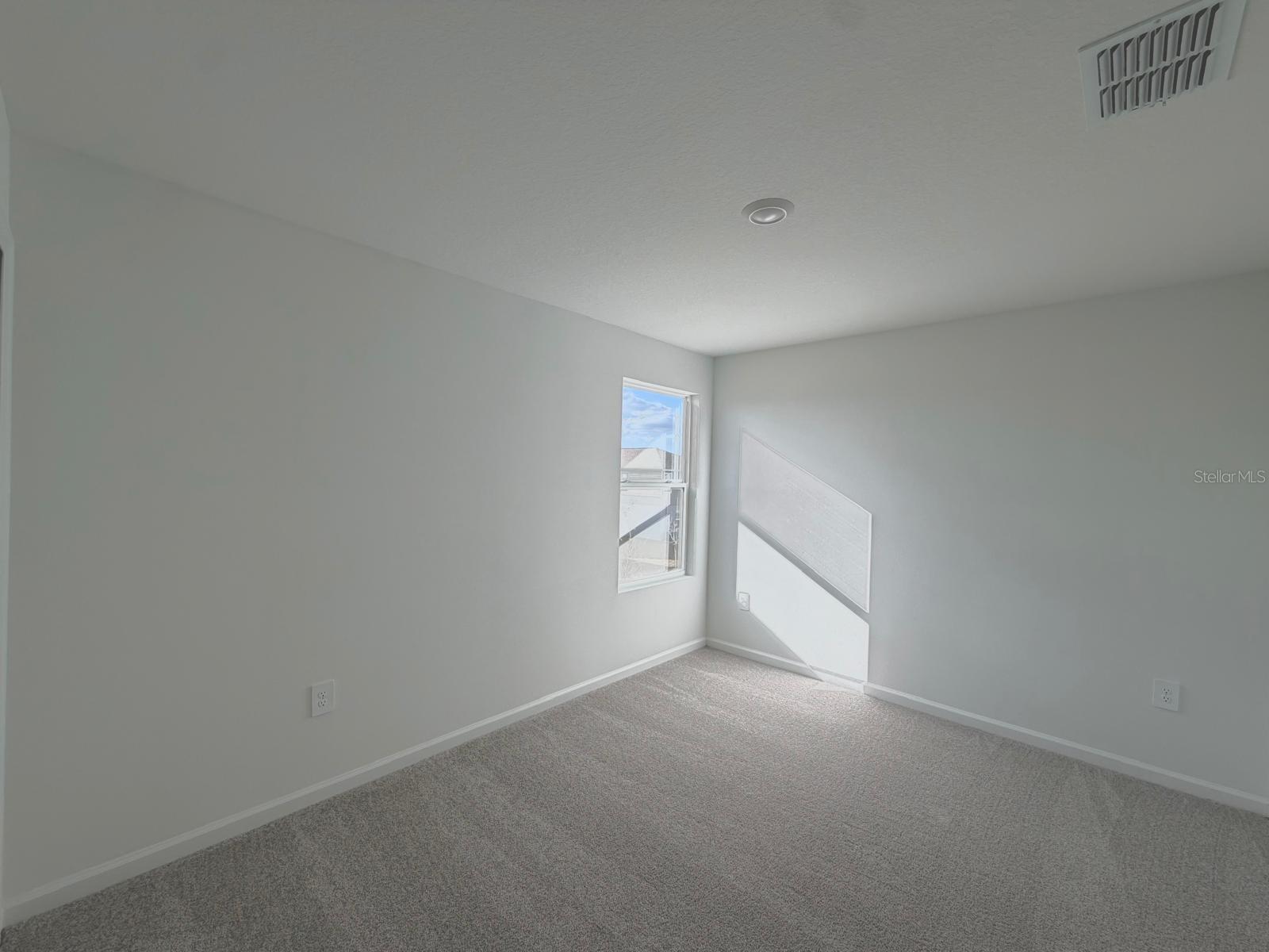 Listing photo id 12 for 2142 Chris Drive