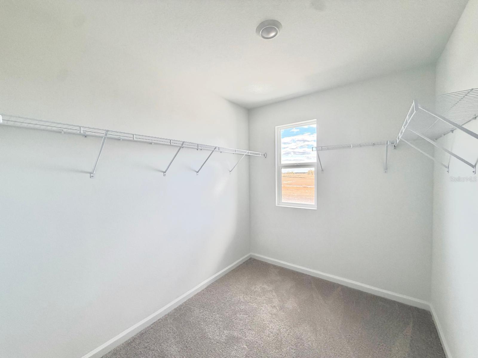 Listing photo id 16 for 2142 Chris Drive