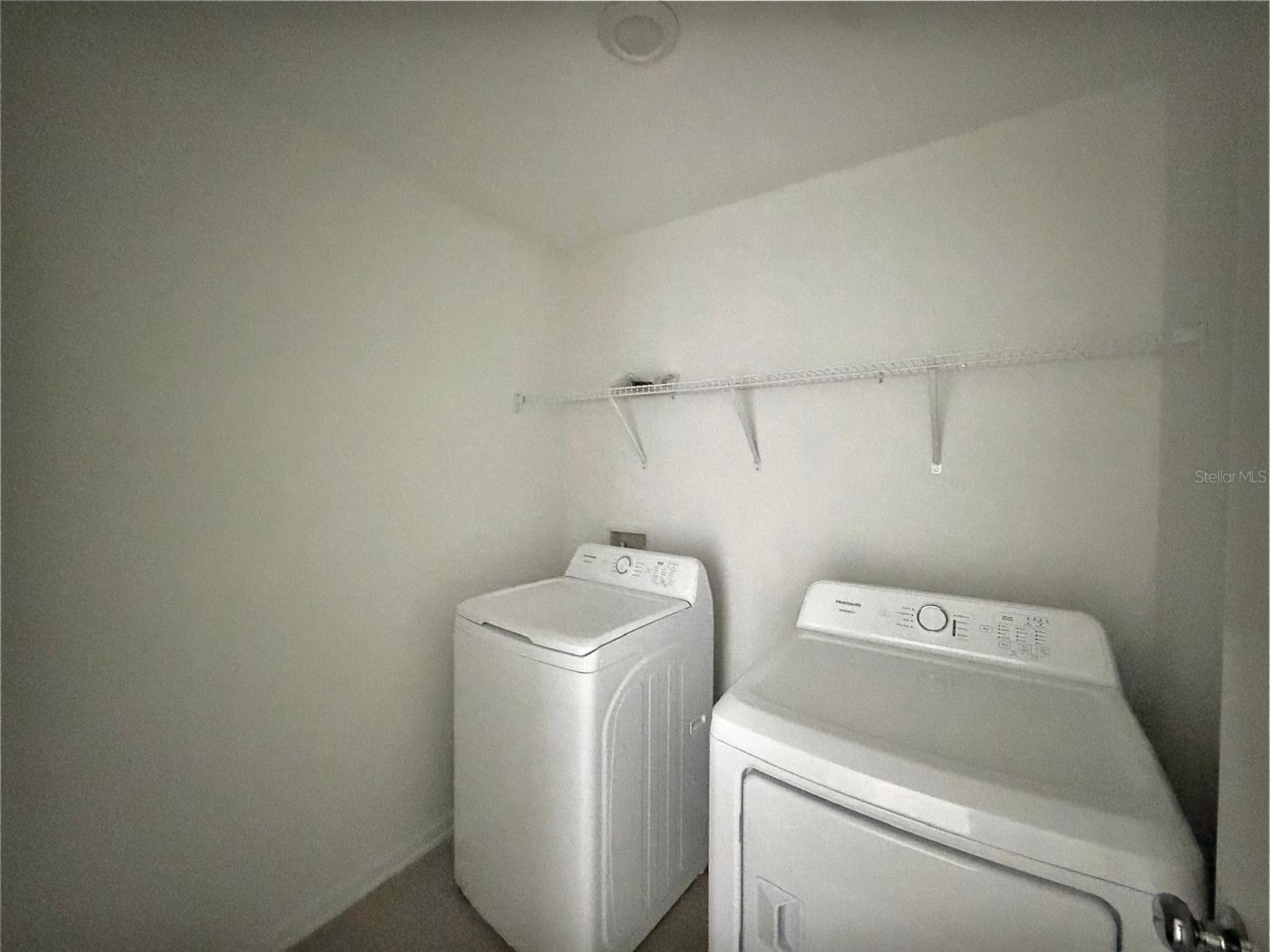 Listing photo id 17 for 2142 Chris Drive