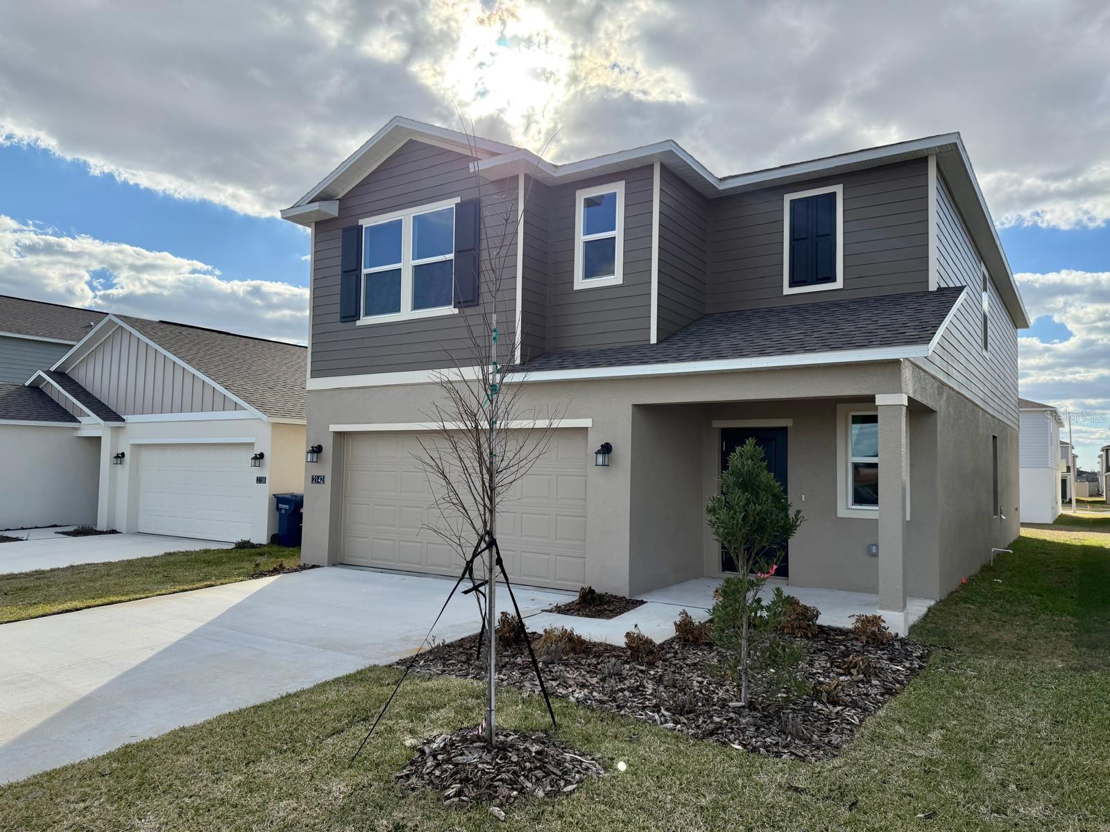 Listing photo id 0 for 2142 Chris Drive