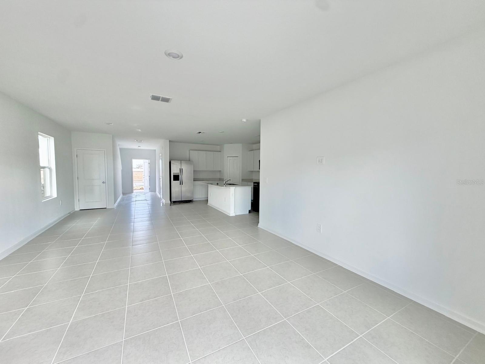 Listing photo id 3 for 2142 Chris Drive