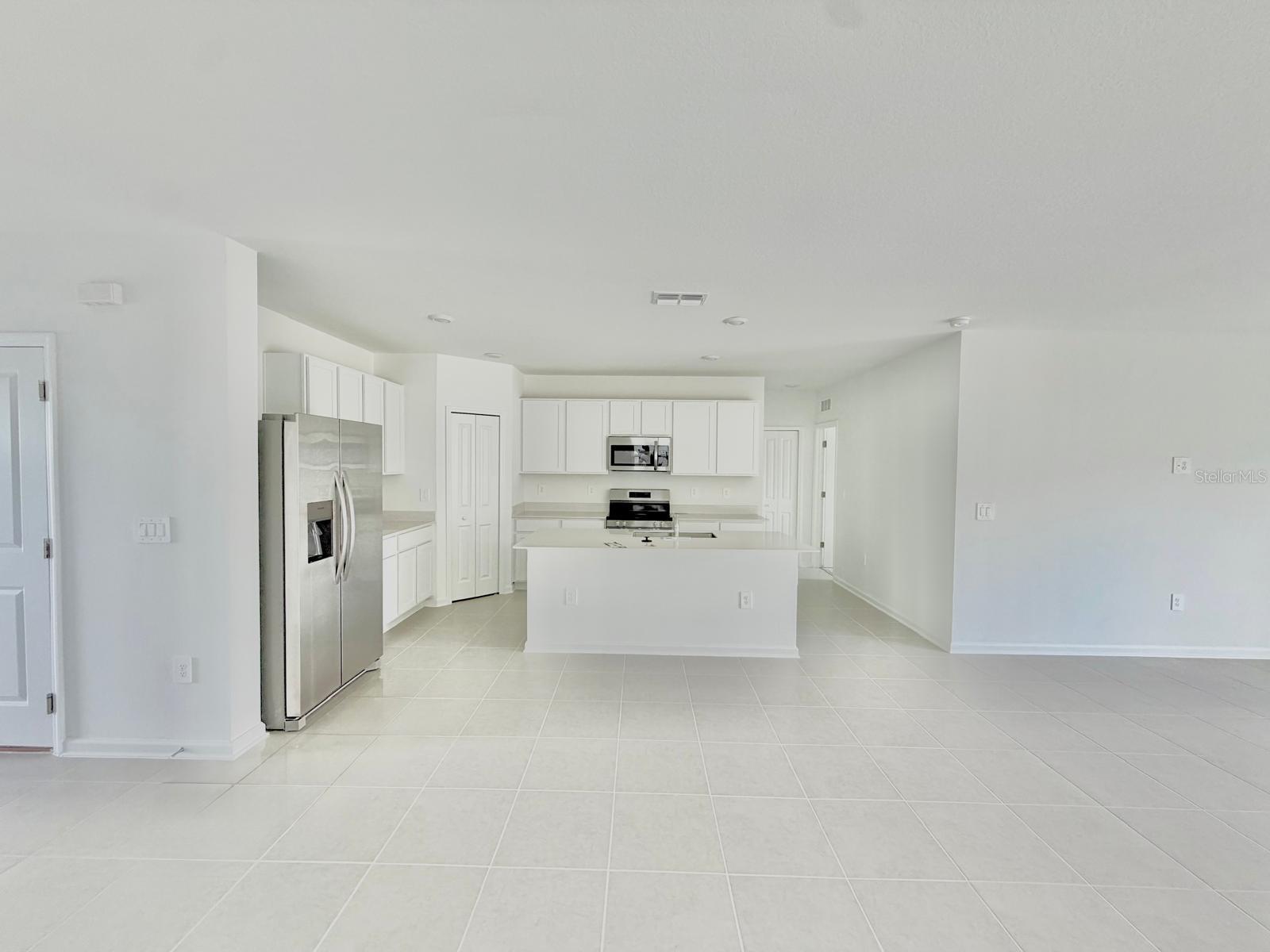 Listing photo id 5 for 2142 Chris Drive