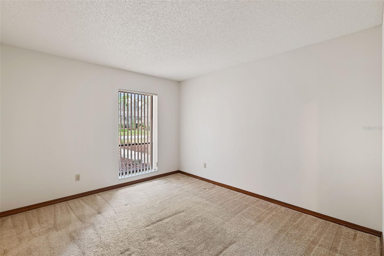 Listing photo id 9 for 1445 Mt Laurel Drive