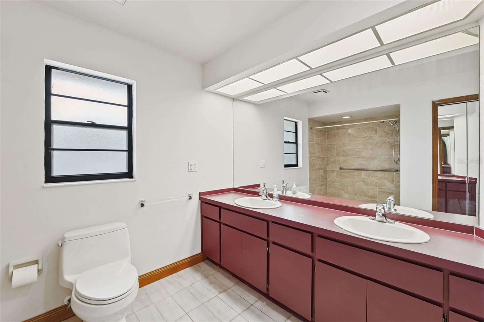 Listing photo id 12 for 1445 Mt Laurel Drive