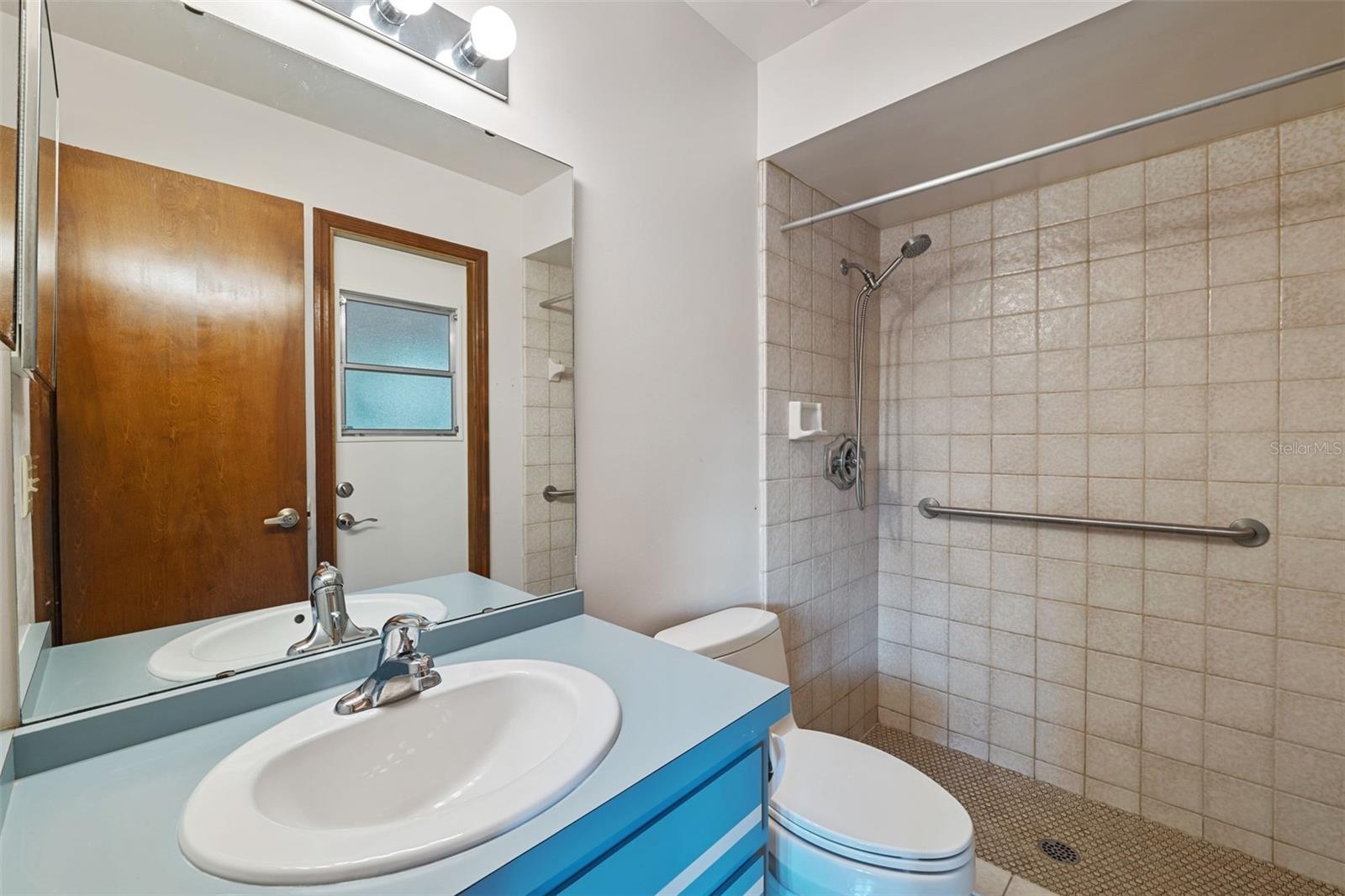 Listing photo id 13 for 1445 Mt Laurel Drive