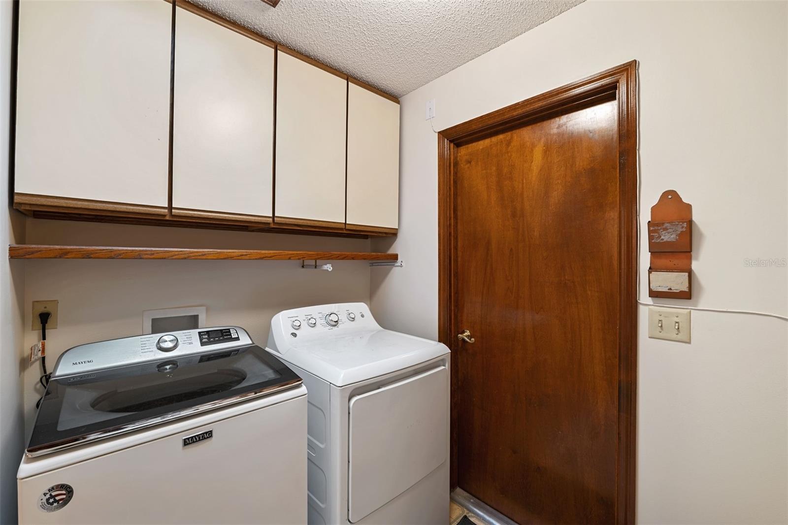 Listing photo id 15 for 1445 Mt Laurel Drive