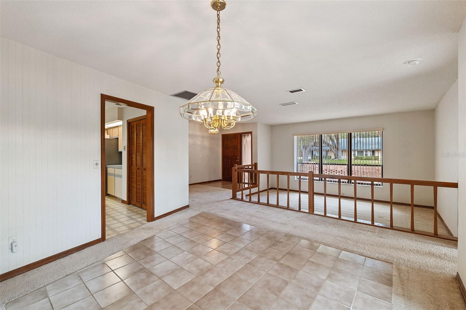 Listing photo id 4 for 1445 Mt Laurel Drive