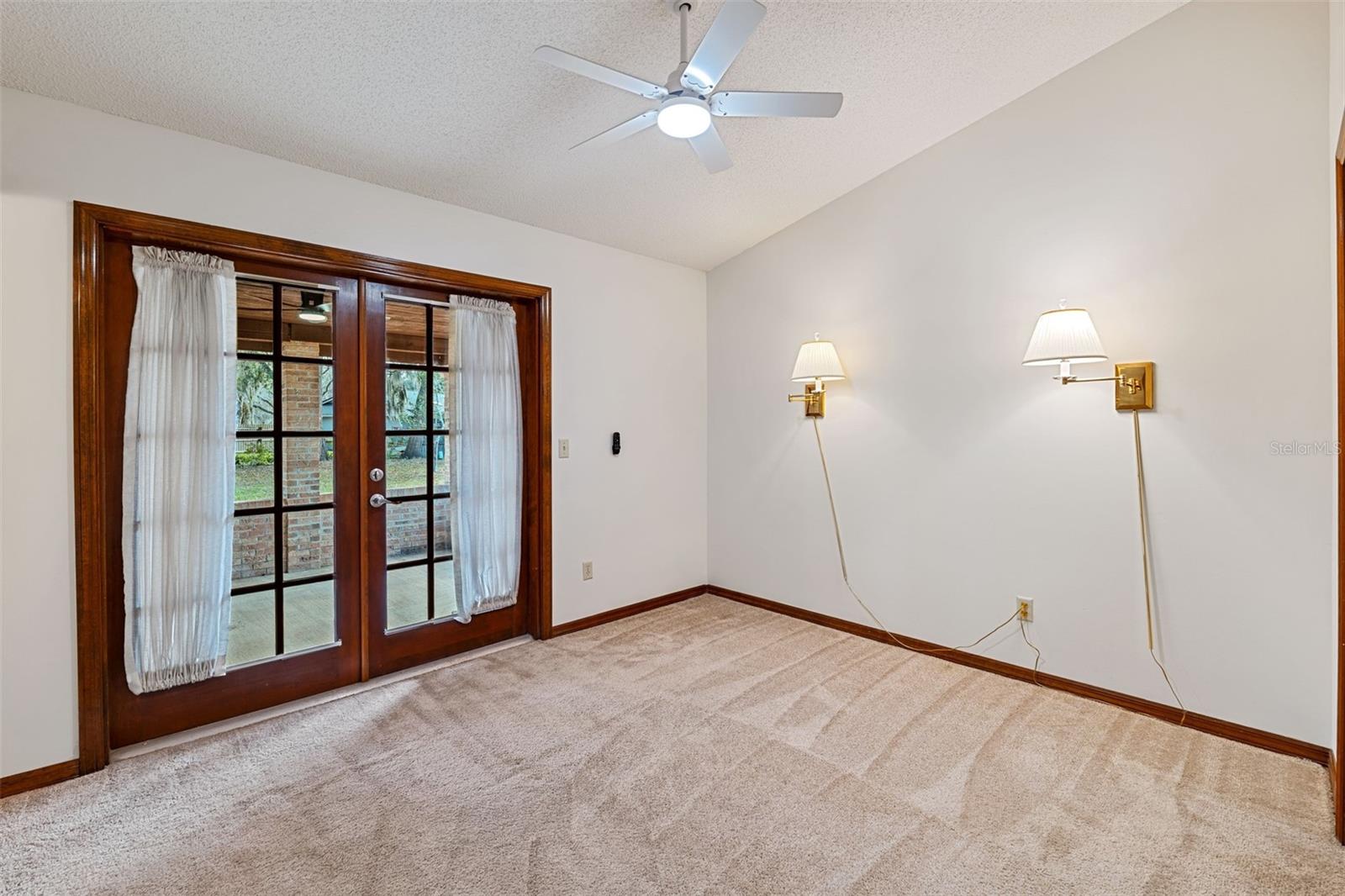 Listing photo id 6 for 1445 Mt Laurel Drive