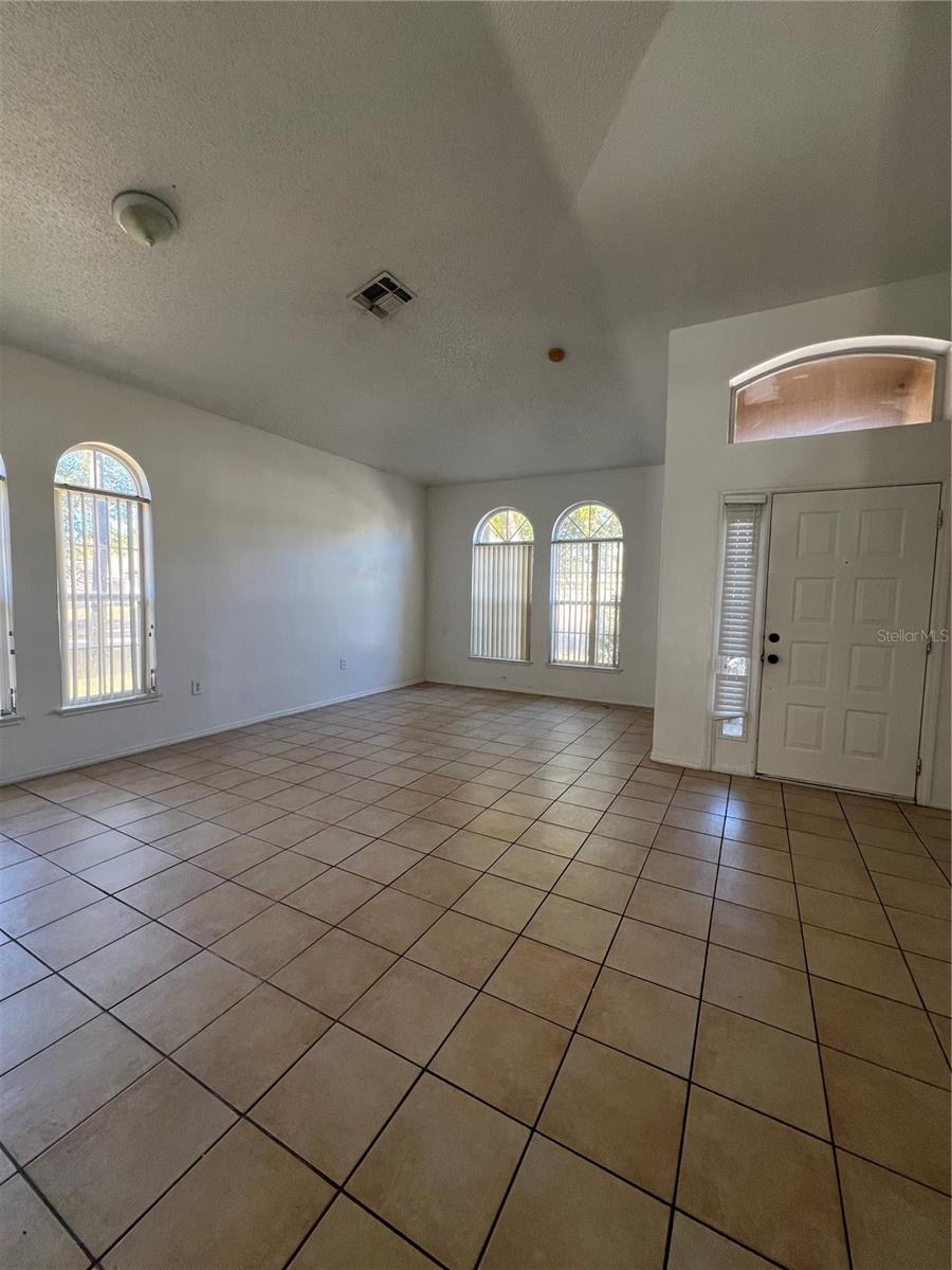 Image 13 of 19 For 617 Lake Biscayne Way