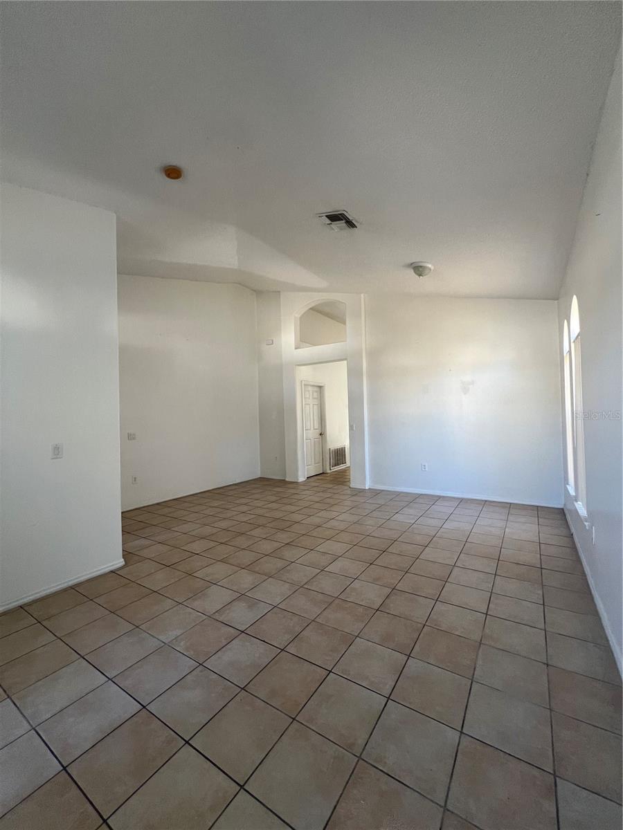 Image 14 of 19 For 617 Lake Biscayne Way