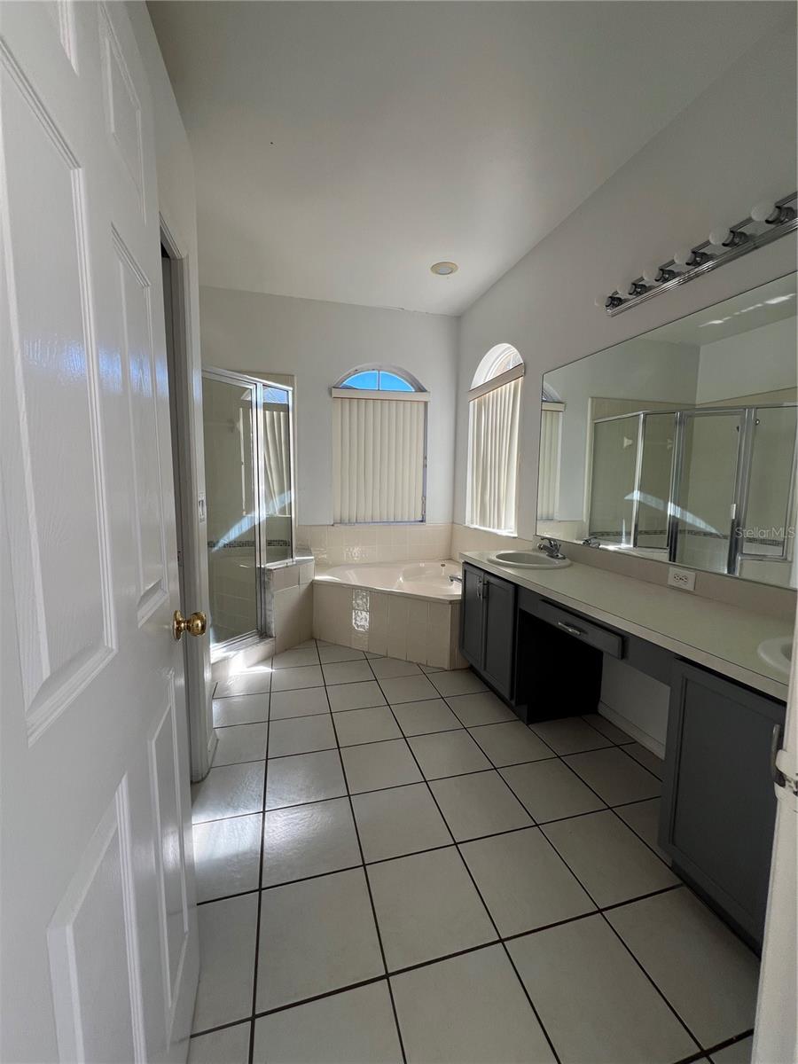 Image 8 of 19 For 617 Lake Biscayne Way