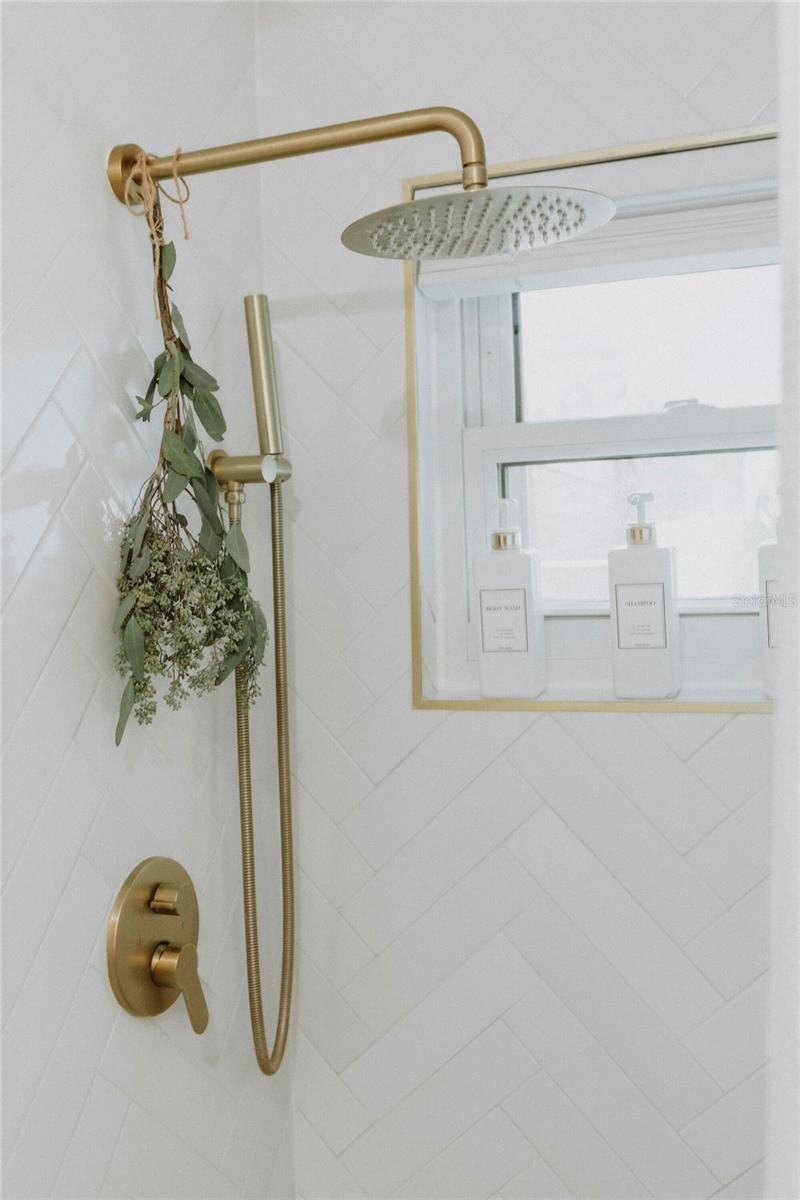 Listing photo id 10 for 7029 Delta Way