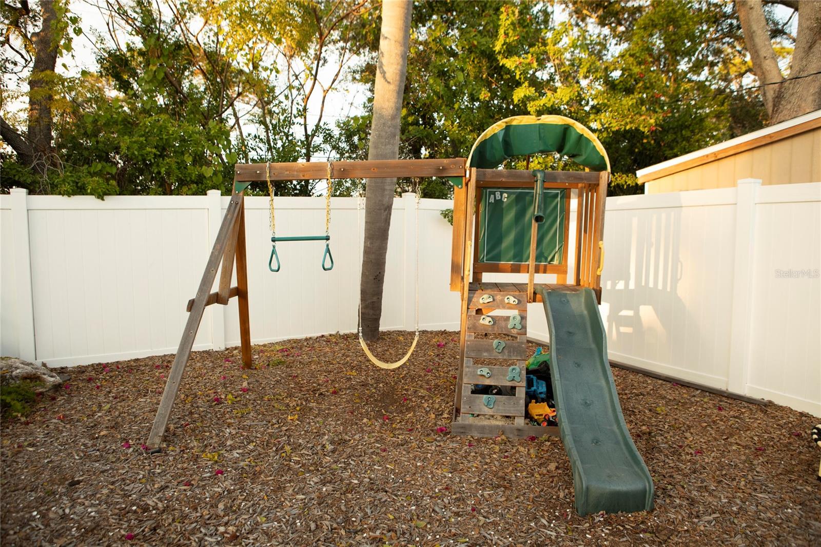 Listing photo id 21 for 7029 Delta Way