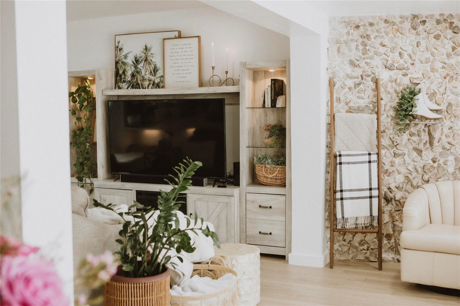 Listing photo id 1 for 7029 Delta Way