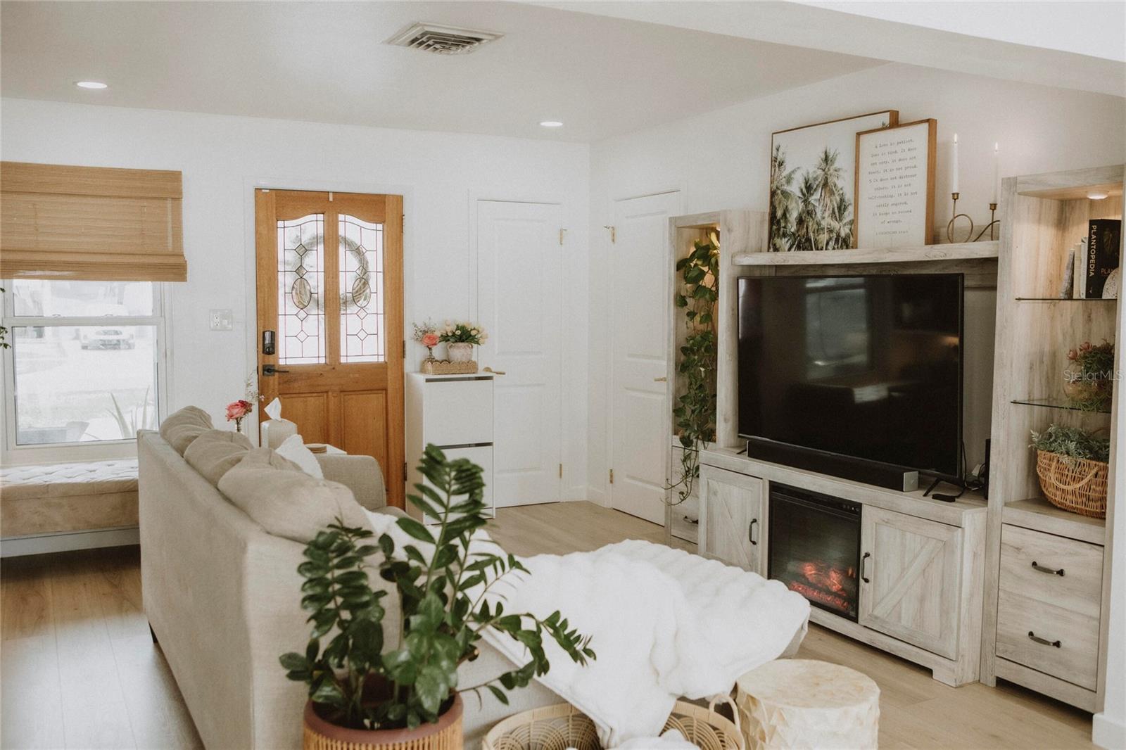 Listing photo id 2 for 7029 Delta Way