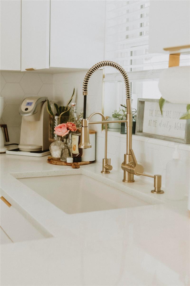 Listing photo id 6 for 7029 Delta Way