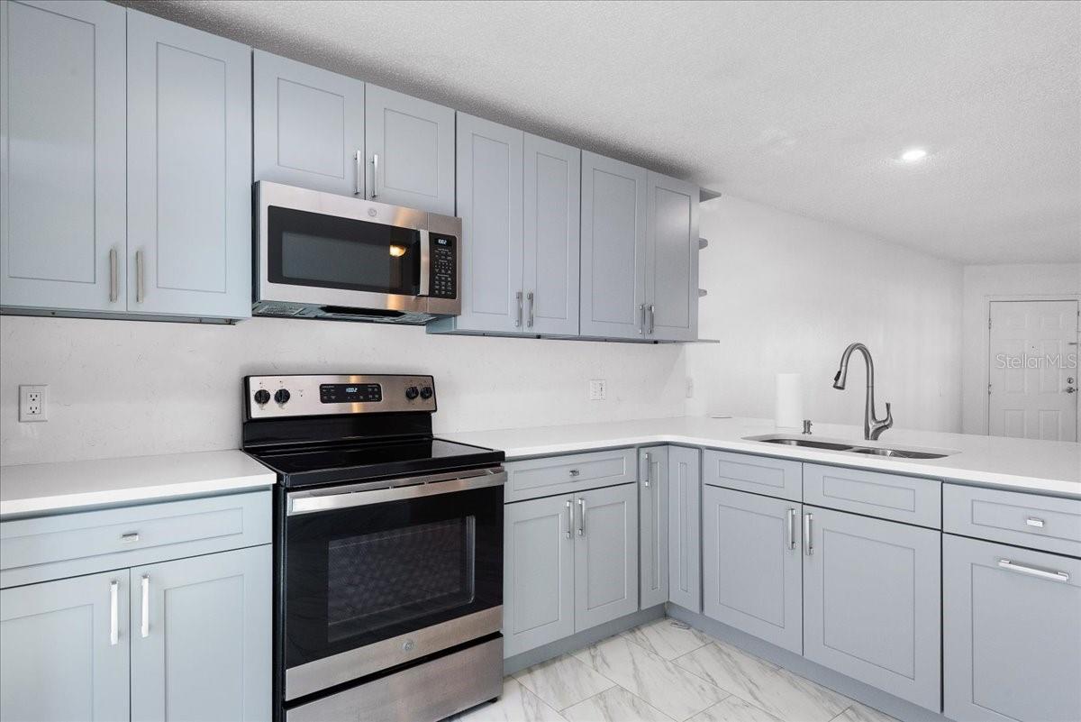 Image 13 of 21 For 3651 Goldenrod Road A101