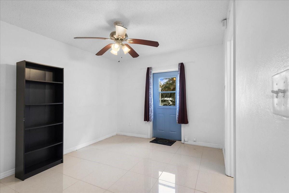 Image 18 of 21 For 3651 Goldenrod Road A101