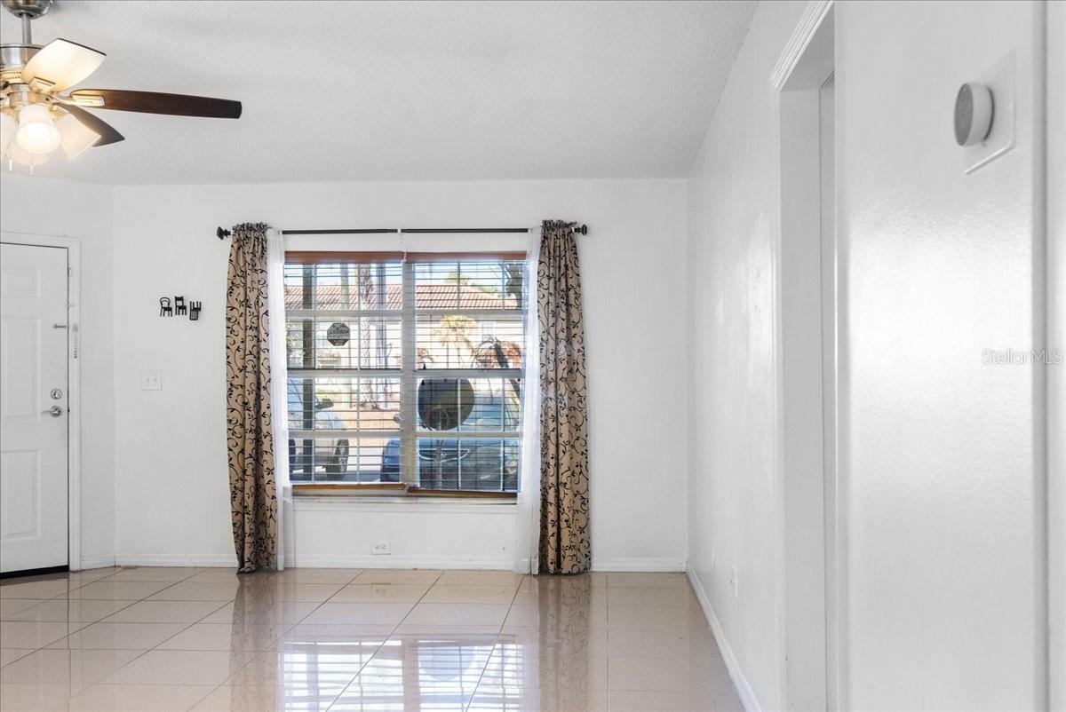 Image 7 of 21 For 3651 Goldenrod Road A101