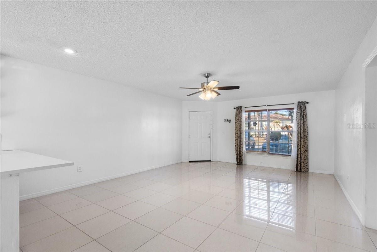 Image 9 of 21 For 3651 Goldenrod Road A101