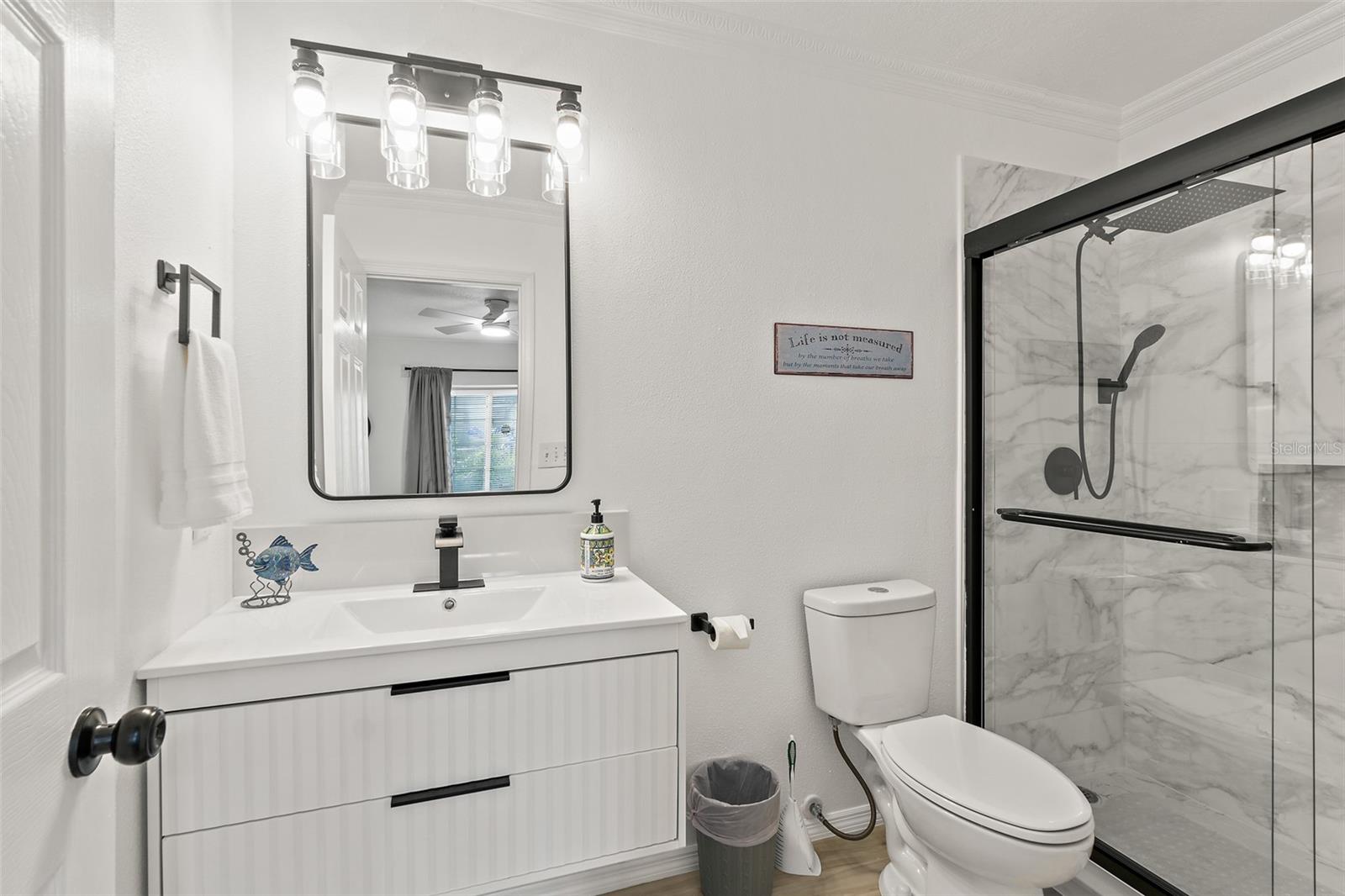 Listing photo id 12 for 8495 Ridgewood Avenue