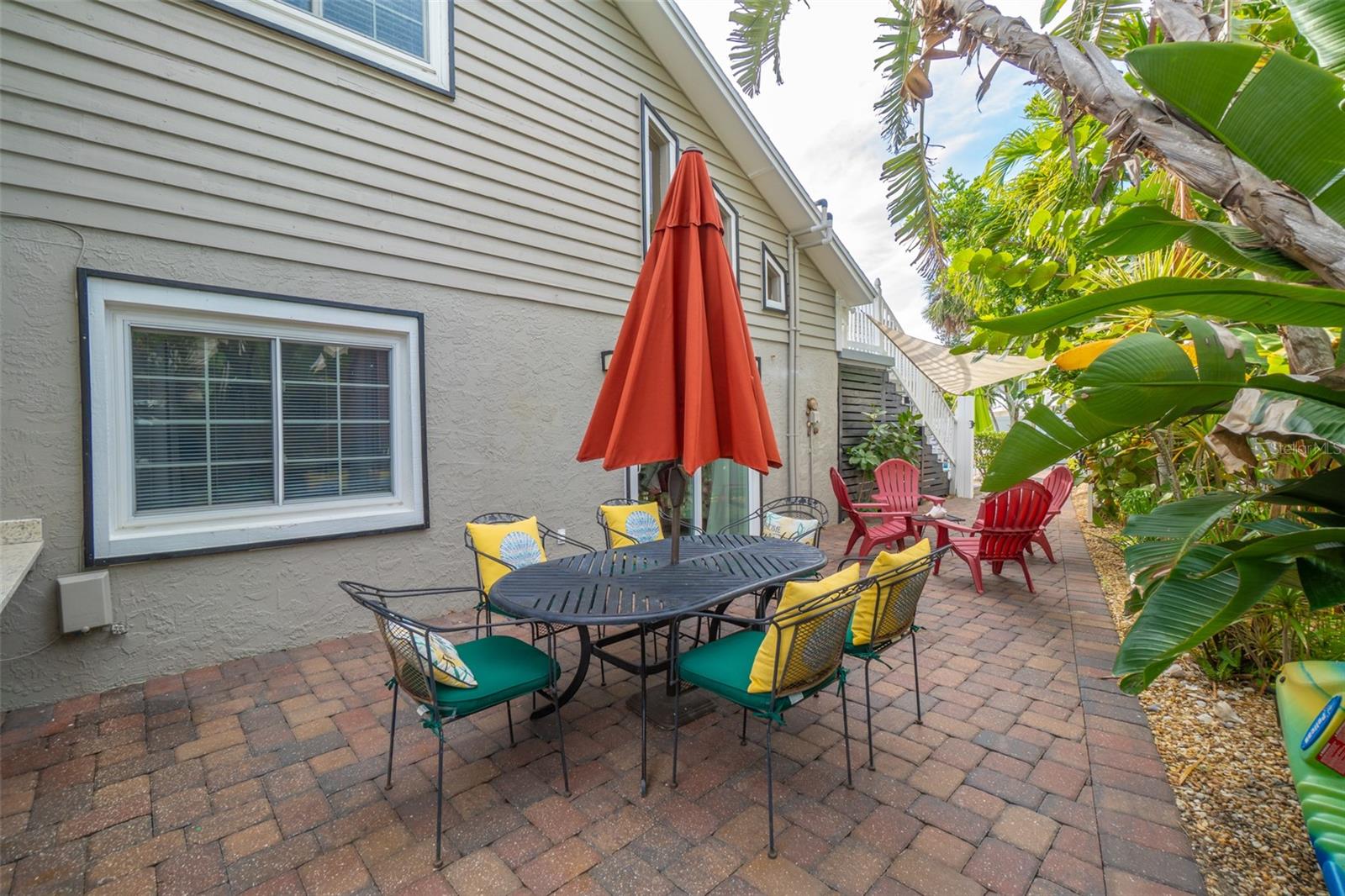 Listing photo id 14 for 8495 Ridgewood Avenue