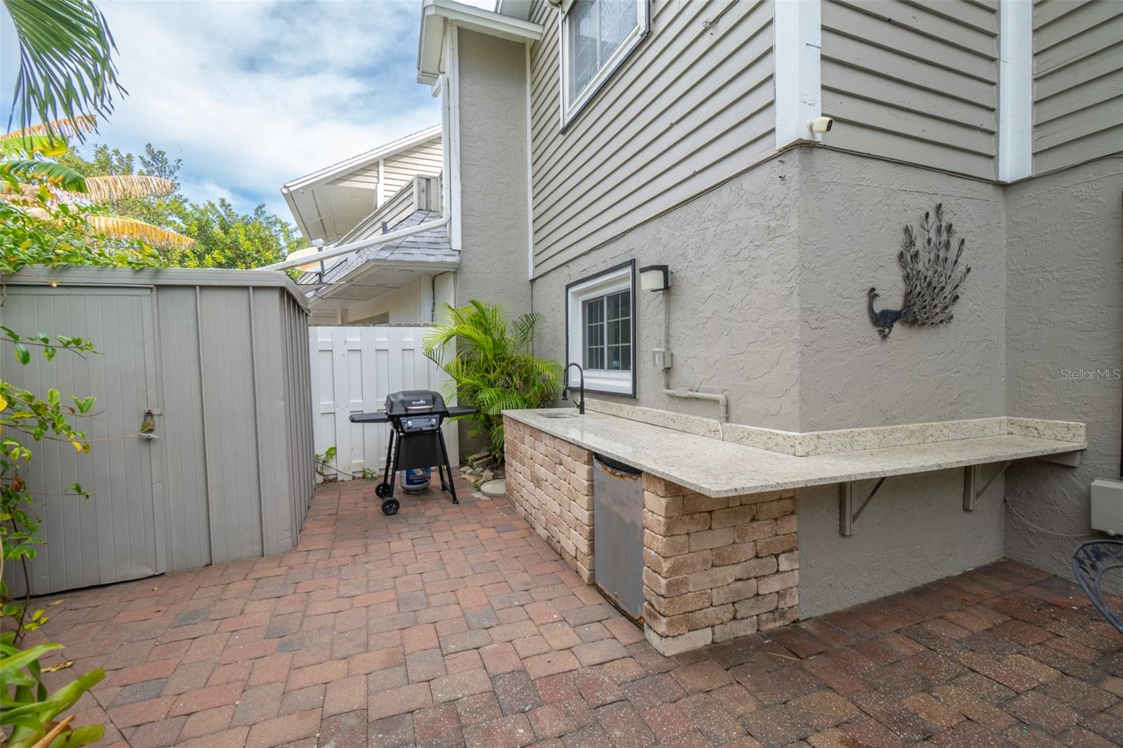 Listing photo id 15 for 8495 Ridgewood Avenue