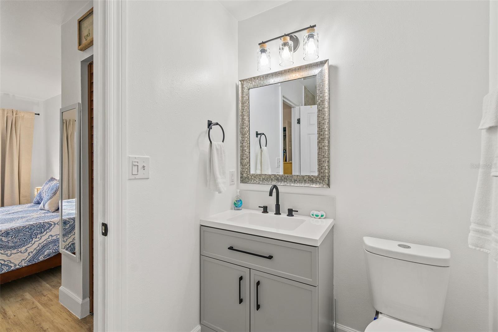 Listing photo id 17 for 8495 Ridgewood Avenue