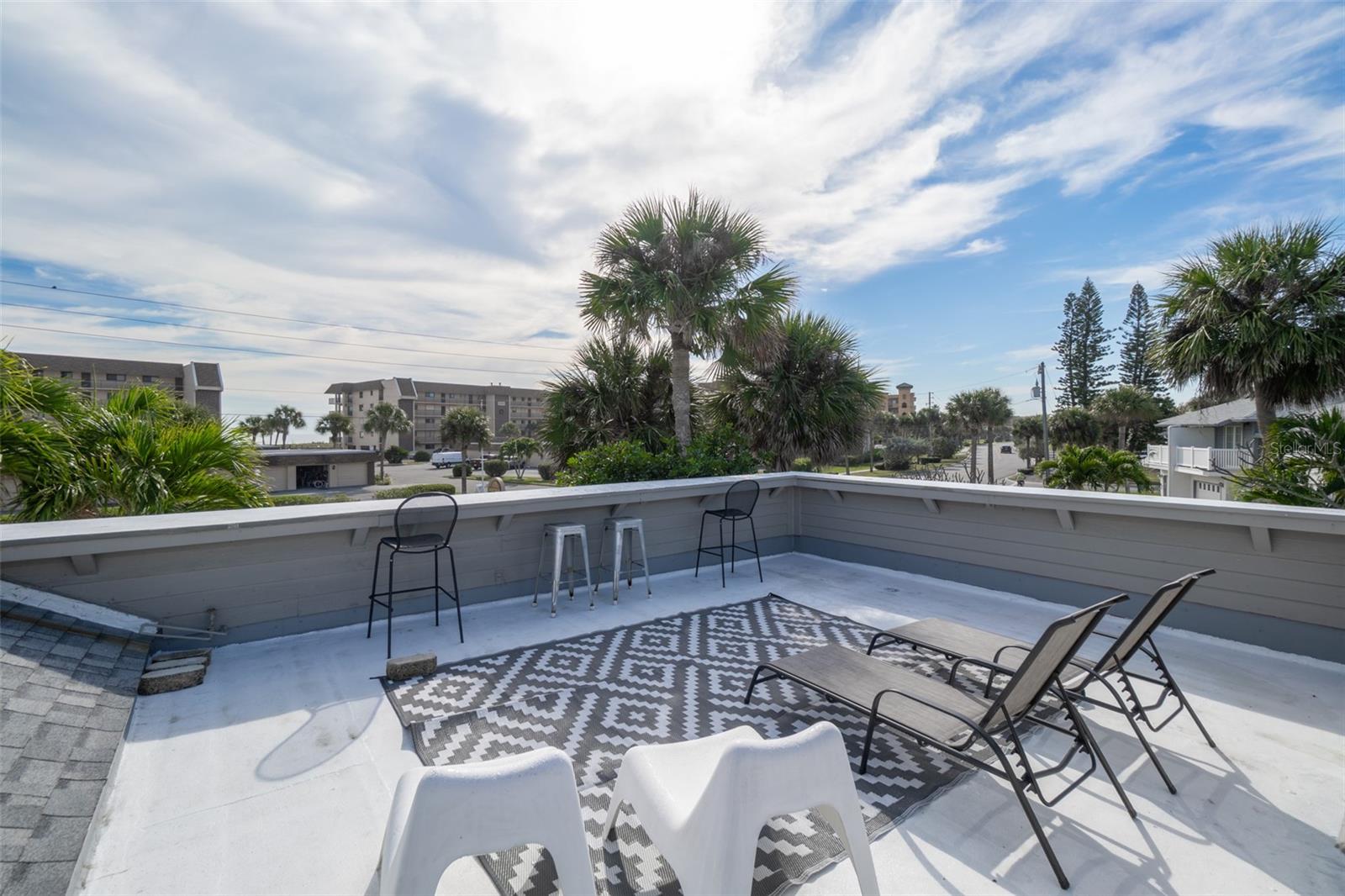 Listing photo id 0 for 8495 Ridgewood Avenue