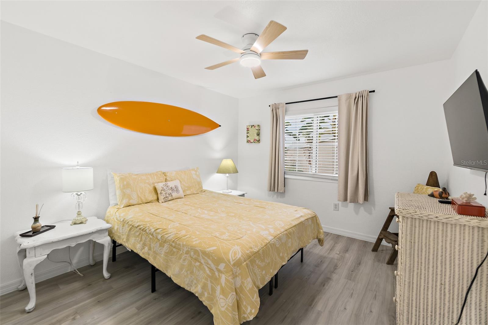 Listing photo id 18 for 8495 Ridgewood Avenue