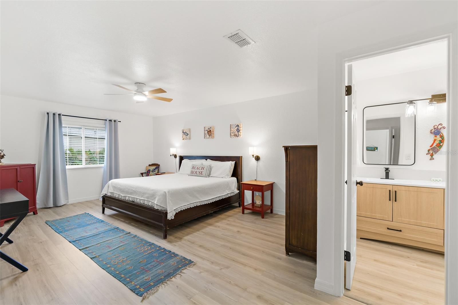 Listing photo id 20 for 8495 Ridgewood Avenue