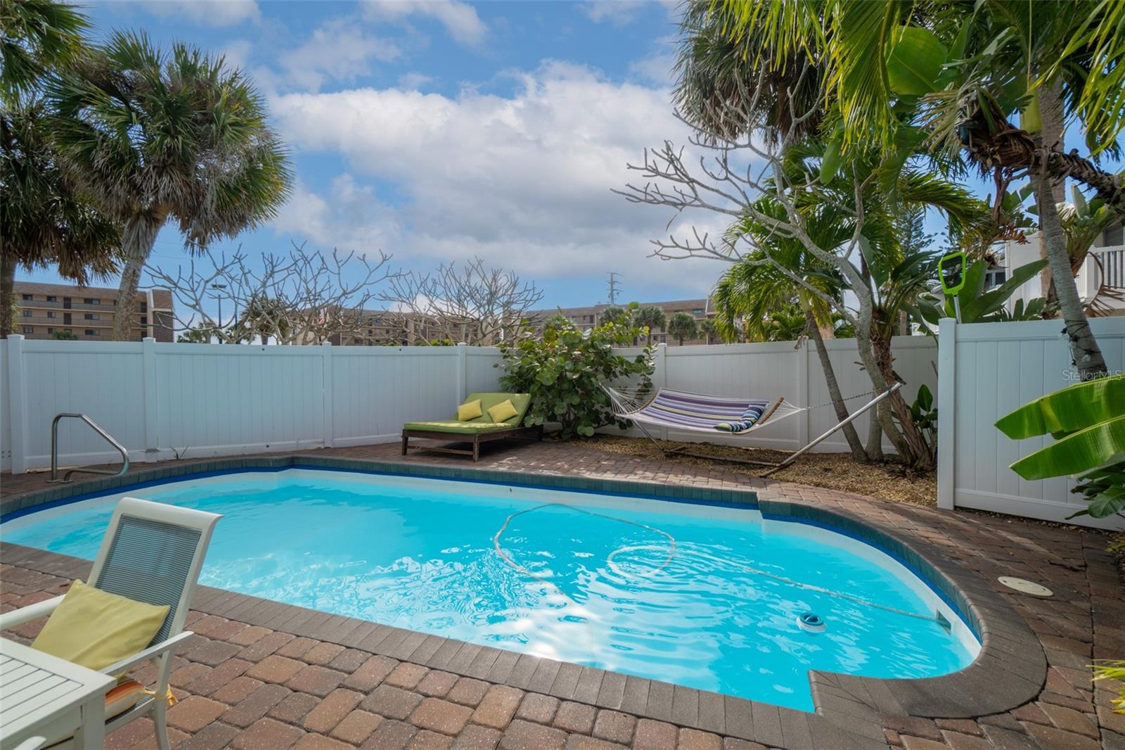 Listing photo id 24 for 8495 Ridgewood Avenue